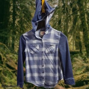 🎶3/$20 Sz8 Justice hooded shirt